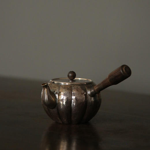 问鼎银壶瓜瓣侧把小泡壶（银色）（缺货） 商品图1
