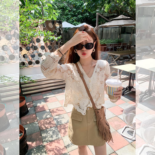 <曾小咸推荐>杏色V领设计感短款镂空开衫 商品图3