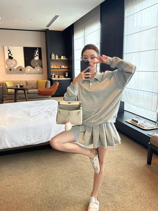 DUO智仙生 女高运动型录灰色宽松Polo卫衣和蕾丝百褶裙 商品图1