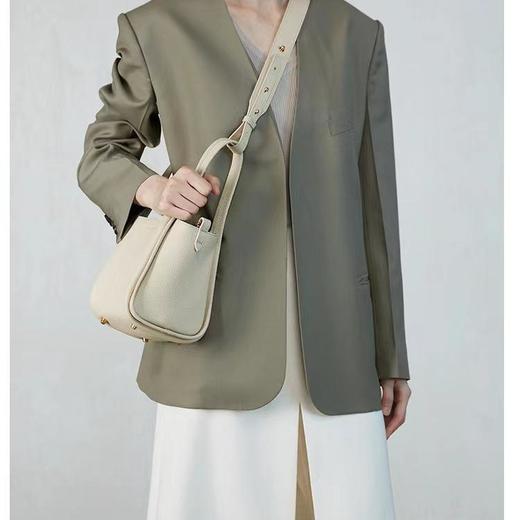 【头层牛皮菜篮子包】经典系列大容量牛皮手提斜挎百搭水桶包 商品图0