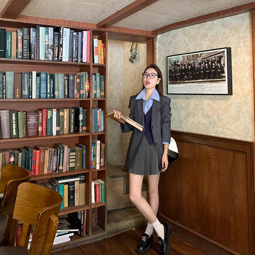 <曾小咸推荐>【学院梦境】假两件藏蓝色衬衫领上衣 商品图4