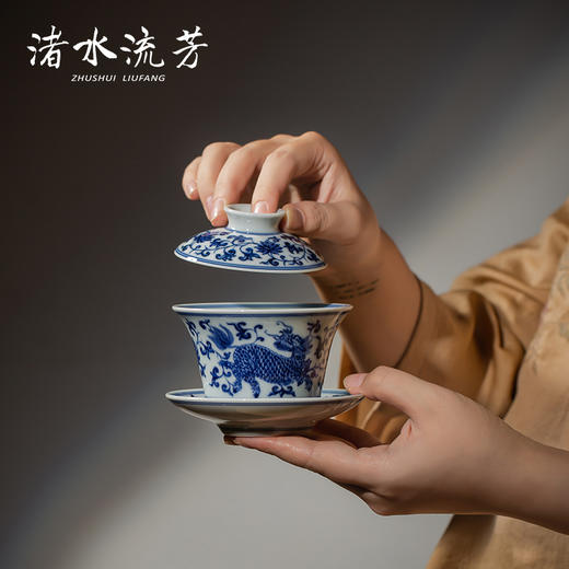 渚水流芳青花麒麟穿莲纹马蹄盖碗（缺货） 商品图0