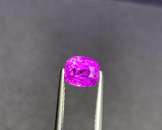 1.53ct 紫蓝宝裸石 商品图1