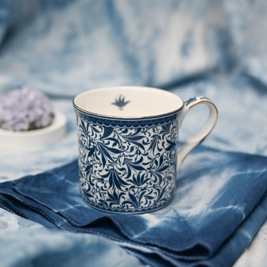 羽诗制造出品 靛蓝万象•青花蜡染兔咖啡杯陶瓷扩香器月饼礼盒套装 商品图2