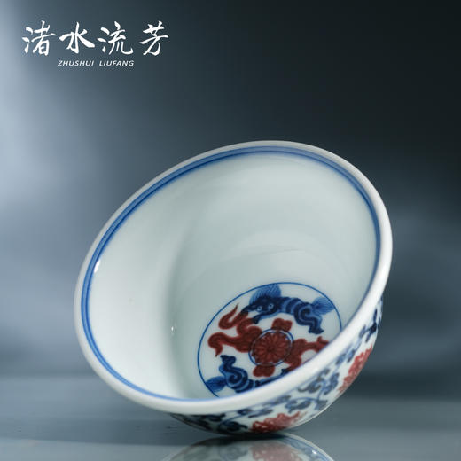 渚水流芳青花釉里红缠枝莲双狮戏球压手杯（缺货） 商品图3