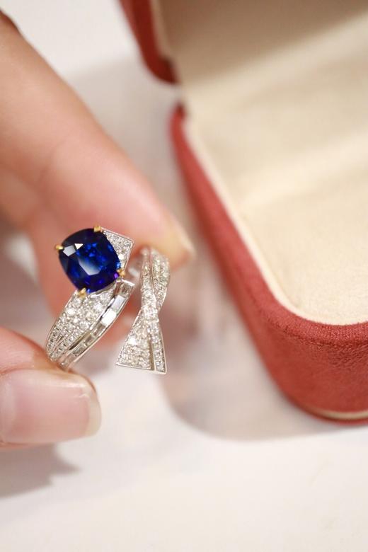 1.76ct 蓝宝石戒指 商品图1