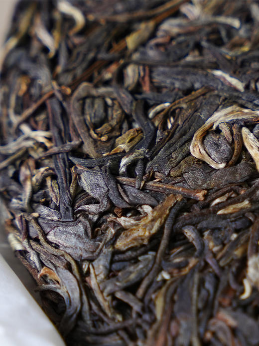 【吉星高照生茶】2022年革登新酒房头春古树原料 封山数年 口感味蕾上的征服！普洱茶生茶礼盒装 357克/饼 拍5发6 商品图12