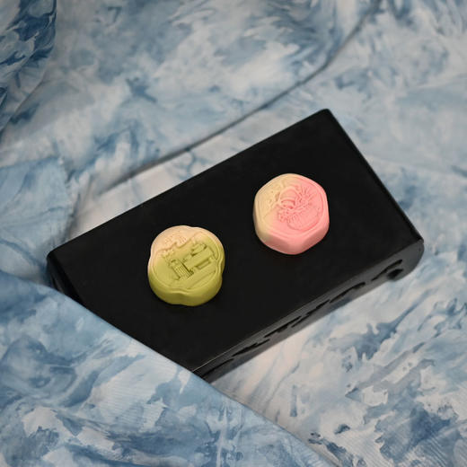 羽诗制造出品 靛蓝万象•浮光扎染兔相框夜灯月饼礼盒套装 商品图1