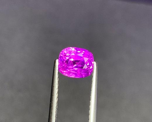 1.53ct 紫蓝宝裸石 商品图0