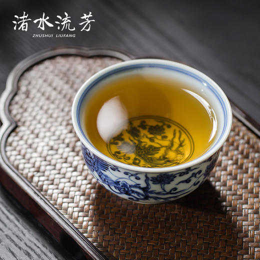 渚水流芳青花三凤穿莲纹儒士杯（缺货） 商品图1