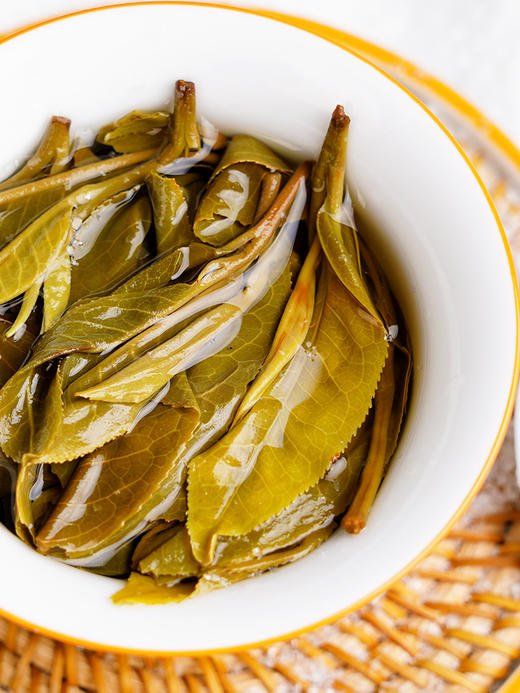 【吉星高照生茶】2022年革登新酒房头春古树原料 封山数年 口感味蕾上的征服！普洱茶生茶礼盒装 357克/饼 拍5发6 商品图2