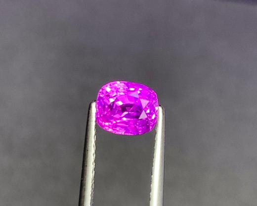 1.53ct 紫蓝宝裸石 商品图4