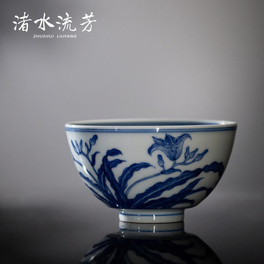 渚水流芳青花缠枝百合花儒士杯  瓜果草虫纹圆口杯  百合花卉杯（缺货） 商品图1