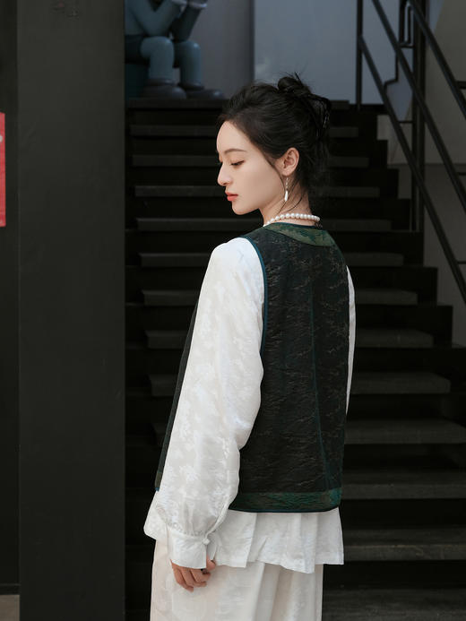 盛唐婧 |真丝香云纱琵琶襟马甲-黑色 商品图3