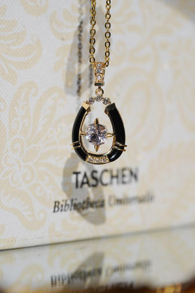 【Show Biz】尖晶蹄铁吊坠