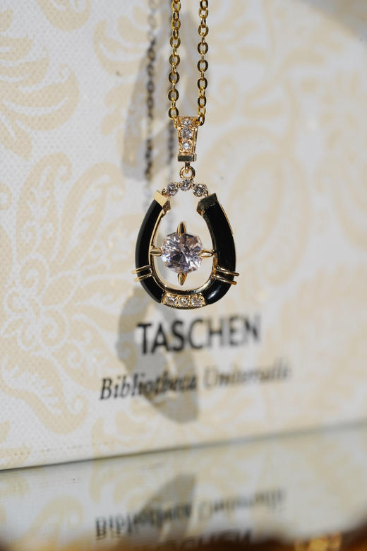 【Show Biz】尖晶蹄铁吊坠 商品图0