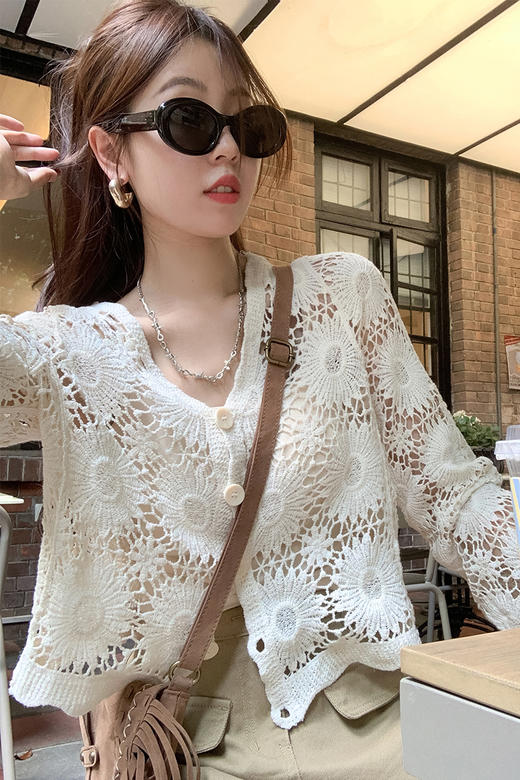 <曾小咸推荐>杏色V领设计感短款镂空开衫 商品图5