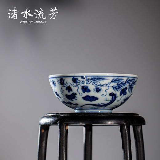 渚水流芳青花缠枝百合花儒士杯  瓜果草虫纹圆口杯  百合花卉杯（缺货） 商品图3