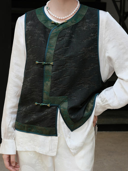 盛唐婧 |真丝香云纱琵琶襟马甲-黑色 商品图1