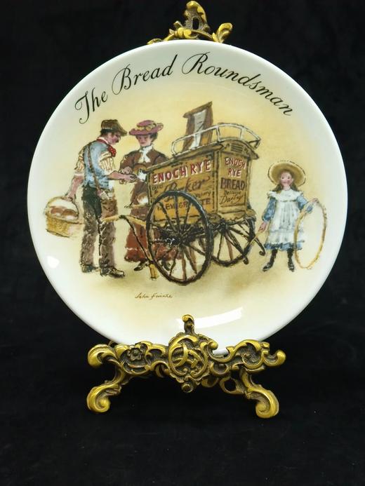 威基伍德骨瓷赏盘，John Finnie创作的维多利亚时期伦敦街头小贩系列，面包 商品图0