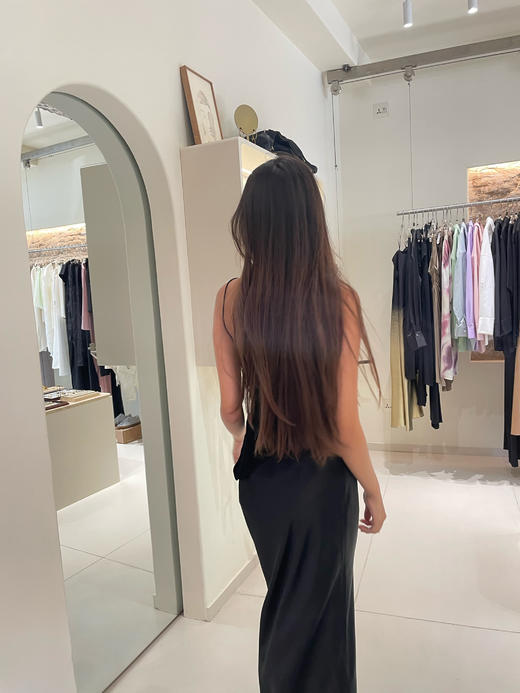 TU｜09-C01SS22-TP03-P03-BK00 黑色丝绒吊带上衣 商品图4