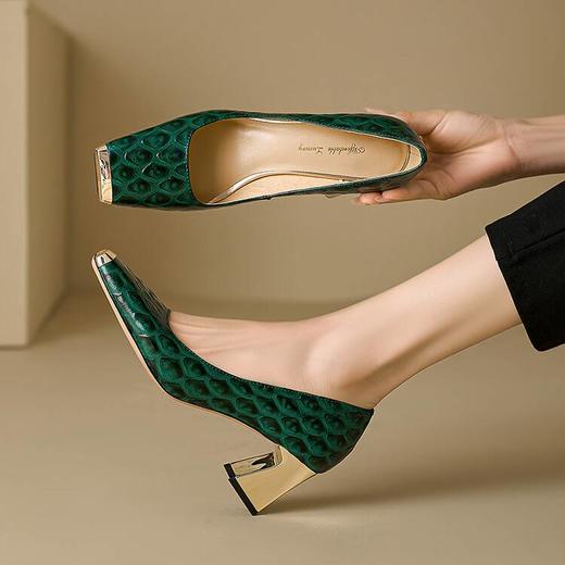 【预售5天】金属头压花双色头层牛皮，粗跟真皮菱格纹单鞋QSNX&A688 商品图4