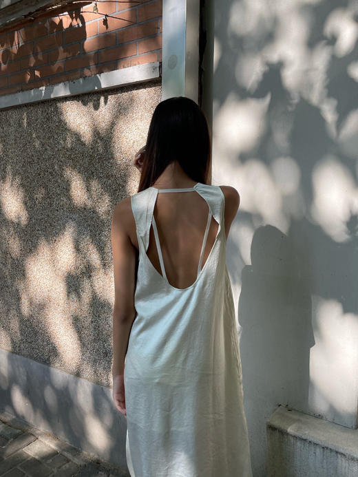 TU｜C02SS23-OP08- 无袖露背醋酸连衣裙【白WT00 / 黑BK00】 商品图4