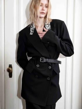 TU｜C03AW23-JK01-BK00 黑色蕾丝领西装外套