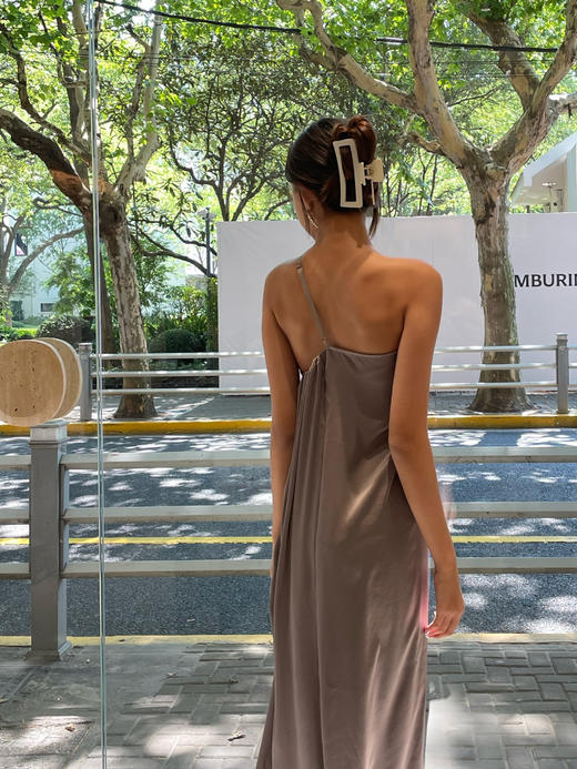 TU｜C04SS24-OP05- 褶皱单肩连衣裙【灰GY00 / 黑BK00】 商品图5