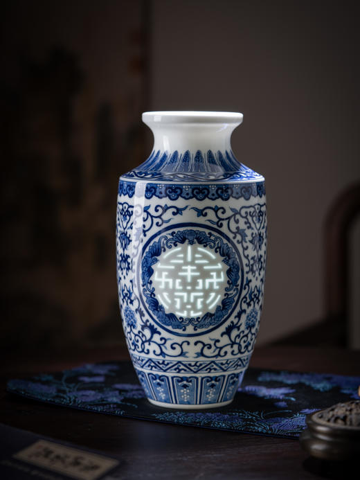 富玉  青花玲珑花瓶陶瓷器中式居家装饰品花瓶-手绘寿字瓶 商品图0