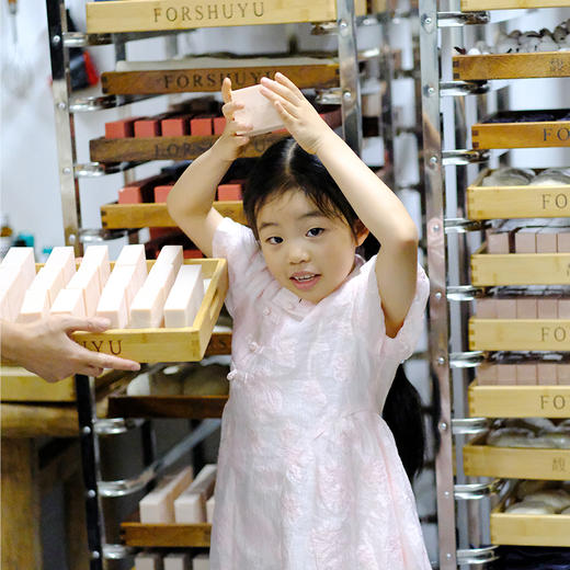 【陌上定制-芳疗椰油茶树茜草家事皂】纯天然纯手工制作 30天自然皂化、颜色来自植物，非化学皂基120g±10g不仅能去除污垢油脂 还可清洗果盘贴身衣物 温和不刺激 商品图2