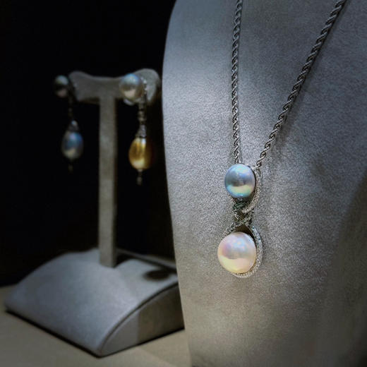 BY EVITA系列 18K镶钻石、帕拉依巴、大溪地马贝
和奄美马贝 坠子 商品图4