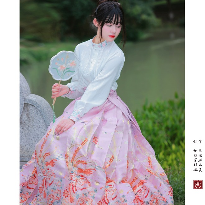 【天香引·瑞羽】马面裙织金妆花改良国风新中式鸾凤嗅花粉马面套装
