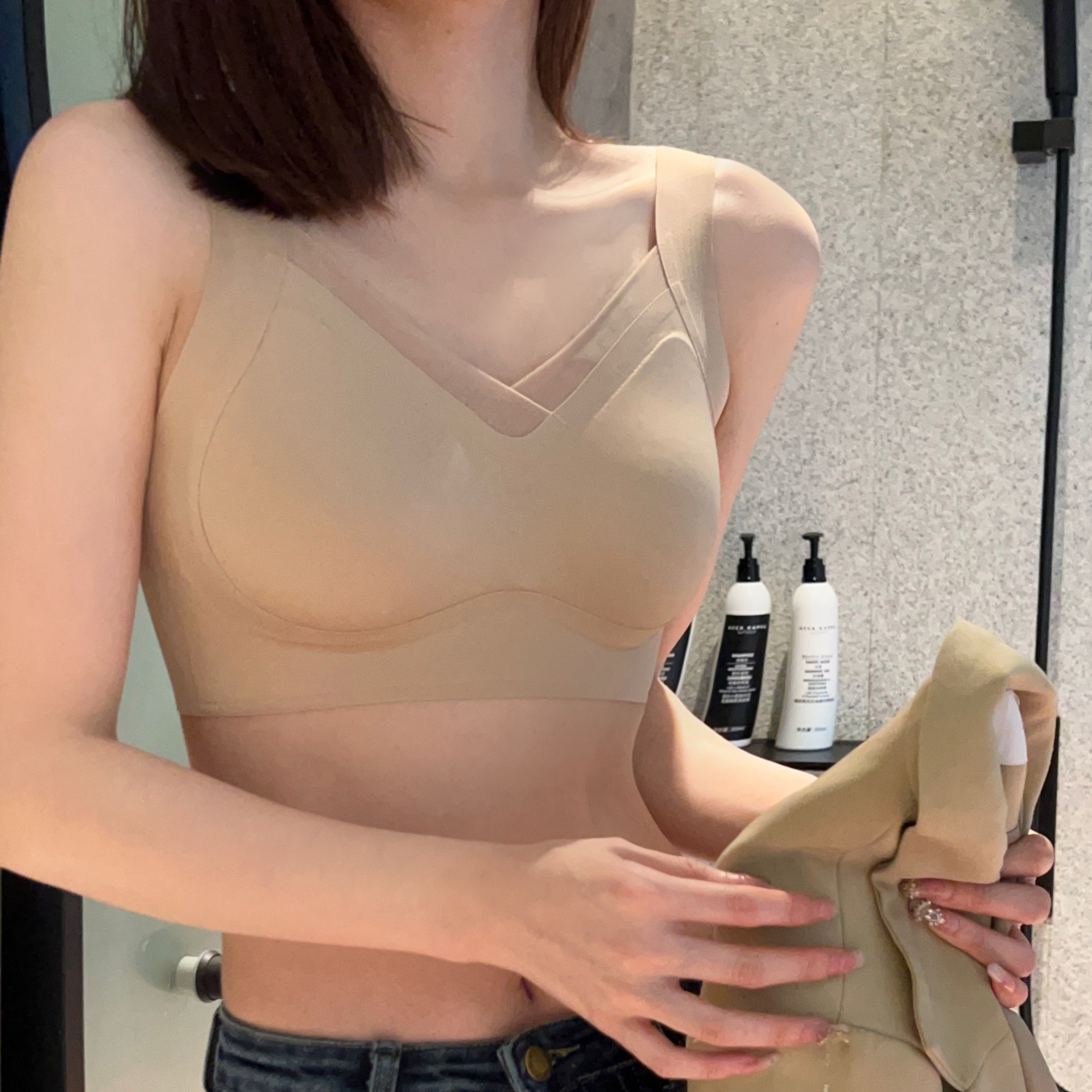 19VB66肉肤色不透无痕背扣文胸，柔软透气上托调整型收副乳，乳胶垫3/4罩杯薄模杯,不跑杯不掉肩。四季文胸，100斤以内选M，120斤以内选L,140斤以内选XL，160斤以内选XXL。