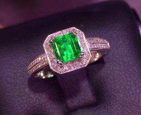 0.95ct 祖母绿戒指