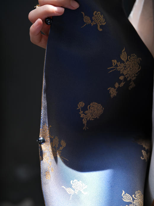 盛唐牡丹 |双面穿真丝花蕾缎马甲 商品图4