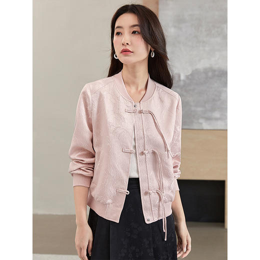 【年货节】熙世界轻国风提花棒球服外套2025秋季新款中式复古盘扣粉色上衣 商品图1