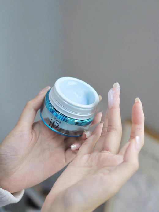 【清仓好价】苏菲娜盈润美容凝露55g(弹润型/柔润型)（效期至24.7-9月随机发） 商品图1