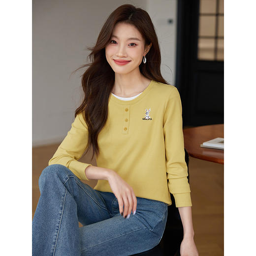 【1件82折】熙世界时尚刺绣假两件圆领针织t恤长袖打底衫上衣2025春秋新款 商品图1