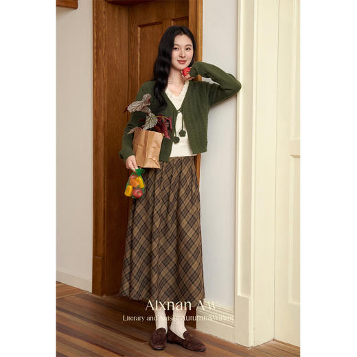 【6折秒杀】鹿向南「加林诗蔓」早秋慵懒风假两件针织衫2024新款V领宽松上衣 商品图4