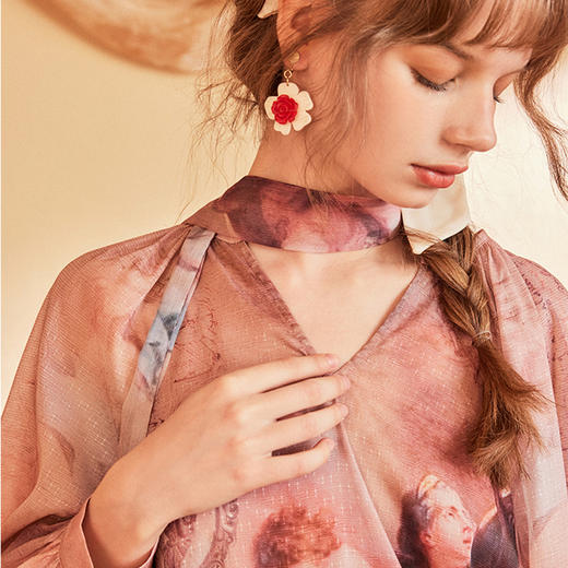 两三事史诗壁画2024秋季新款法式油画印花绑带灯笼袖雪纺衫女宽松 商品图3