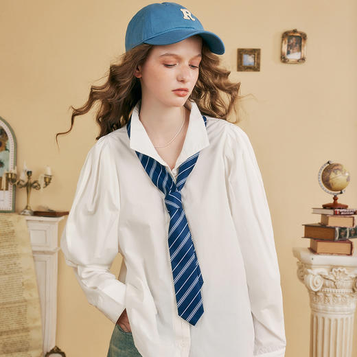 两三事罗马假日2024秋季新款时尚羊腿袖白色衬衫女宽松衬衣 商品图2