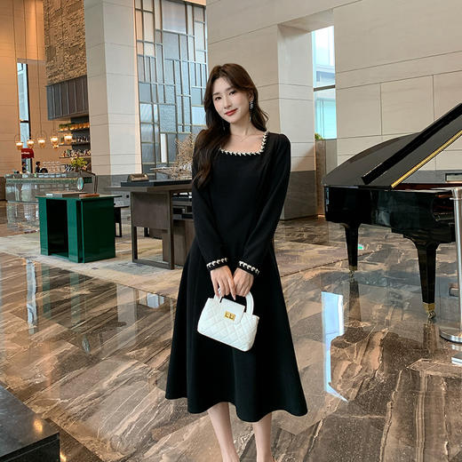 奢姿大码女装2025秋季法式复古赫本风方领裙子胖妹妹时尚连衣裙9943853580 商品图1