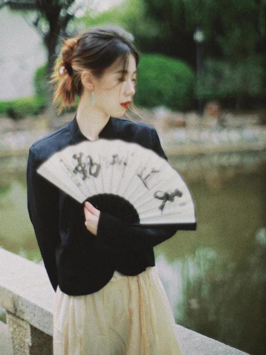 【包邮发顺丰】洛诗琳夏季新款高端抗皱新中式国风流苏盘扣截短外套TKK161048 商品图2