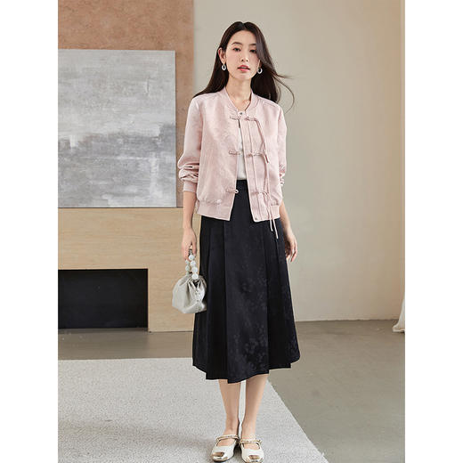 【年货节】熙世界轻国风提花棒球服外套2025秋季新款中式复古盘扣粉色上衣 商品图4