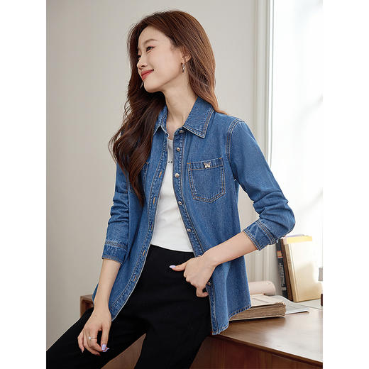 【专属特价】熙世界复古港风牛仔衬衫2025春秋新款通勤休闲宽松长袖衬衣外套 商品图1