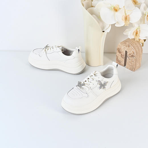 经典鲨2024年秋季新款韩版立体蝴蝶结装饰平底休闲小白鞋女KW141-D37031 商品图1