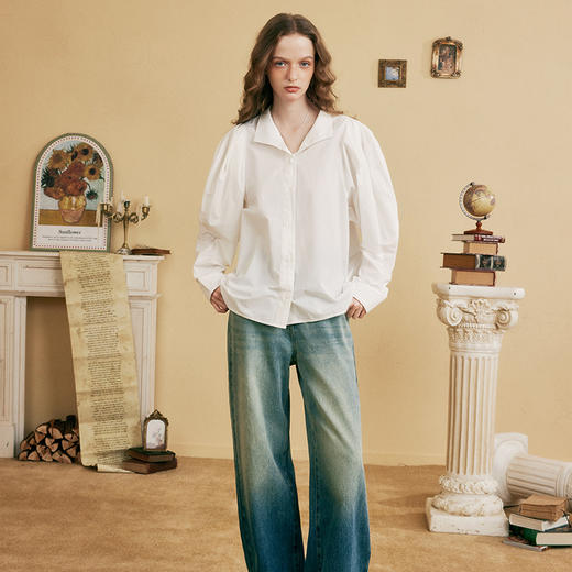 两三事罗马假日2024秋季新款时尚羊腿袖白色衬衫女宽松衬衣 商品图1