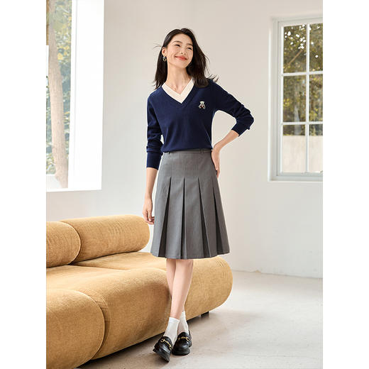 【专属特价】熙世界学院风撞色V领假两件针织衫时尚小熊刺绣毛衣2025秋新款 商品图2