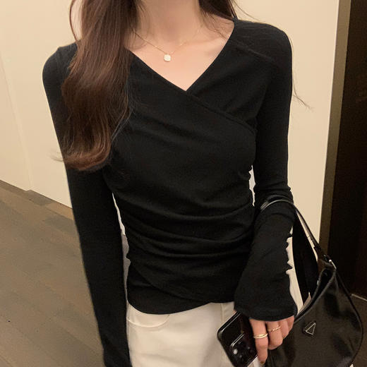 秋季新款【设计感交叠V领褶皱长袖t恤】纯色甜辣修身打底衫上衣 时尚百搭 商品图6